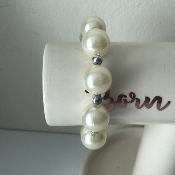 Stretch Bracelet Faux Pearl w Silver Studs - Picture 2 of 4